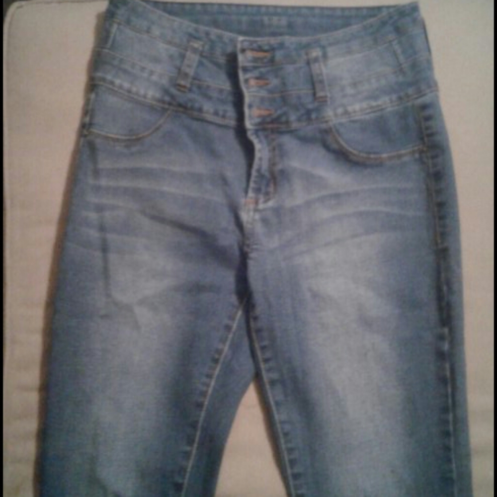 I am selling an Rue21 high rise skinny jeans